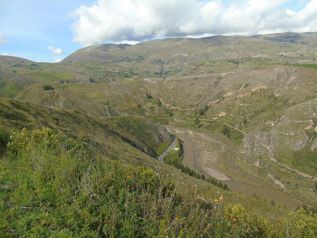 Pousada Villa Huaripampa Шауха Екстериор снимка